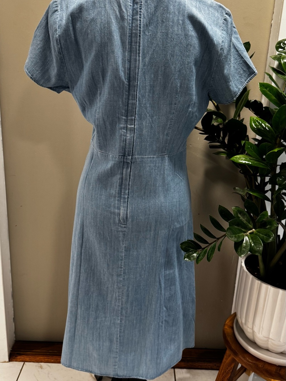 Madewell Chambray Wrap Dress Size 8P Petite Light Wash Button Front NWT - Picture 6 of 7